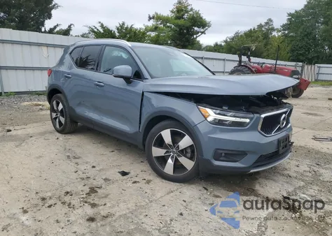 2021 Volvo Xc40 T5 Momentum z USA, uszkodzony, nr VIN YV4162UK7M2563404